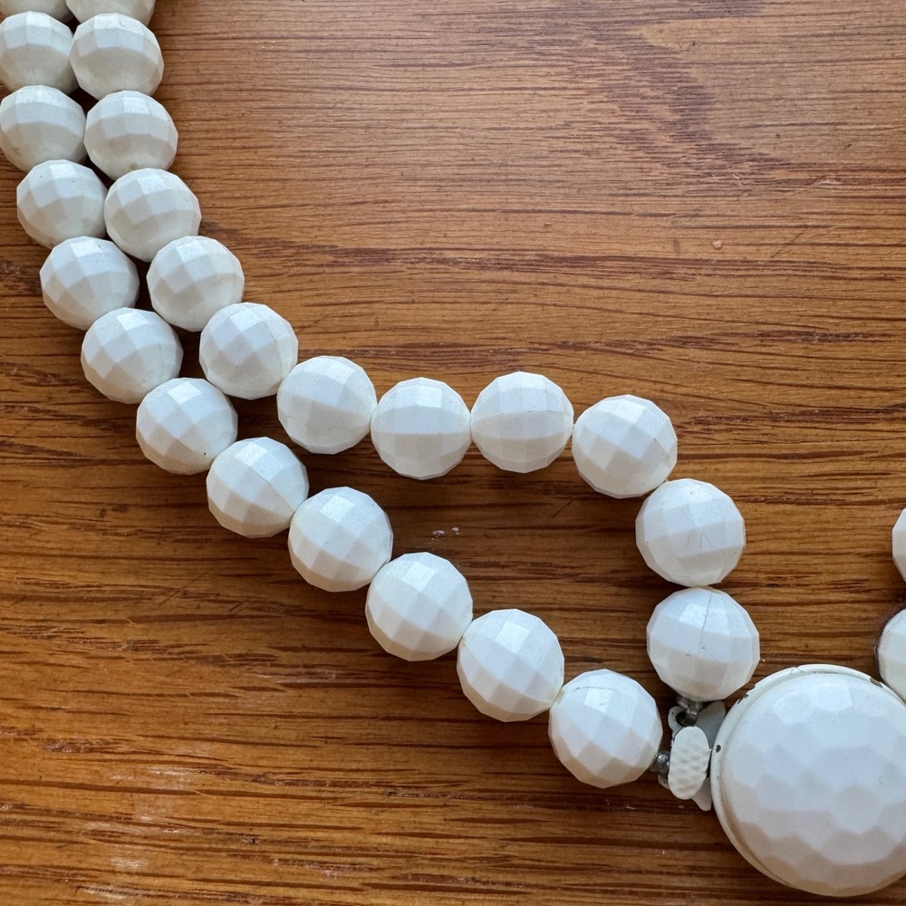 Vintage White Faceted Bead Necklace Double Strand Round Clasp - Picture 4 of 5